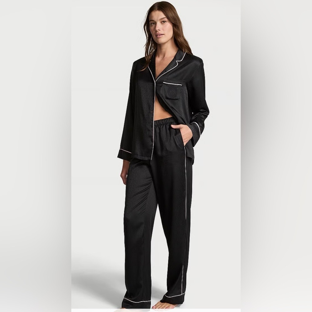 NWT Victoria’s Secret Signature Satin Long Pajama Set -Medium